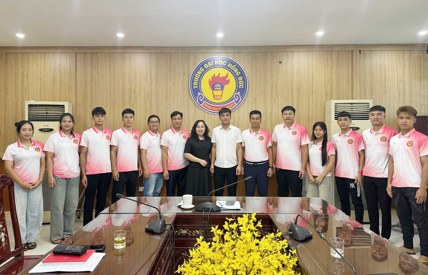 Trường Đại học Hồng Đức gặp mặt, động viên Đoàn Thể thao sinh viên tham dự Đại hội Thể thao sinh viên toàn quốc lần thứ VI năm 2026